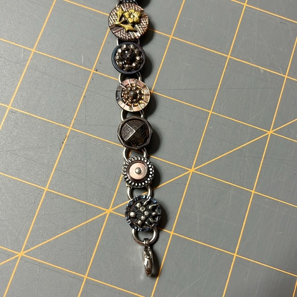 Vintage button bracelet - Picture 4 of 5